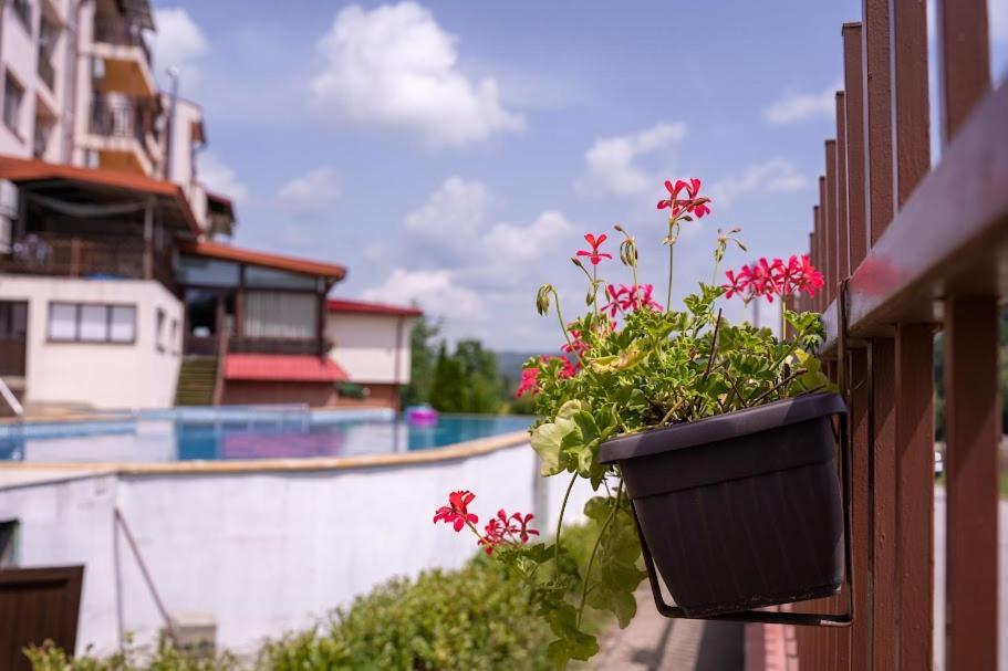 Tryavna Lake Hotel & Spa Exterior photo